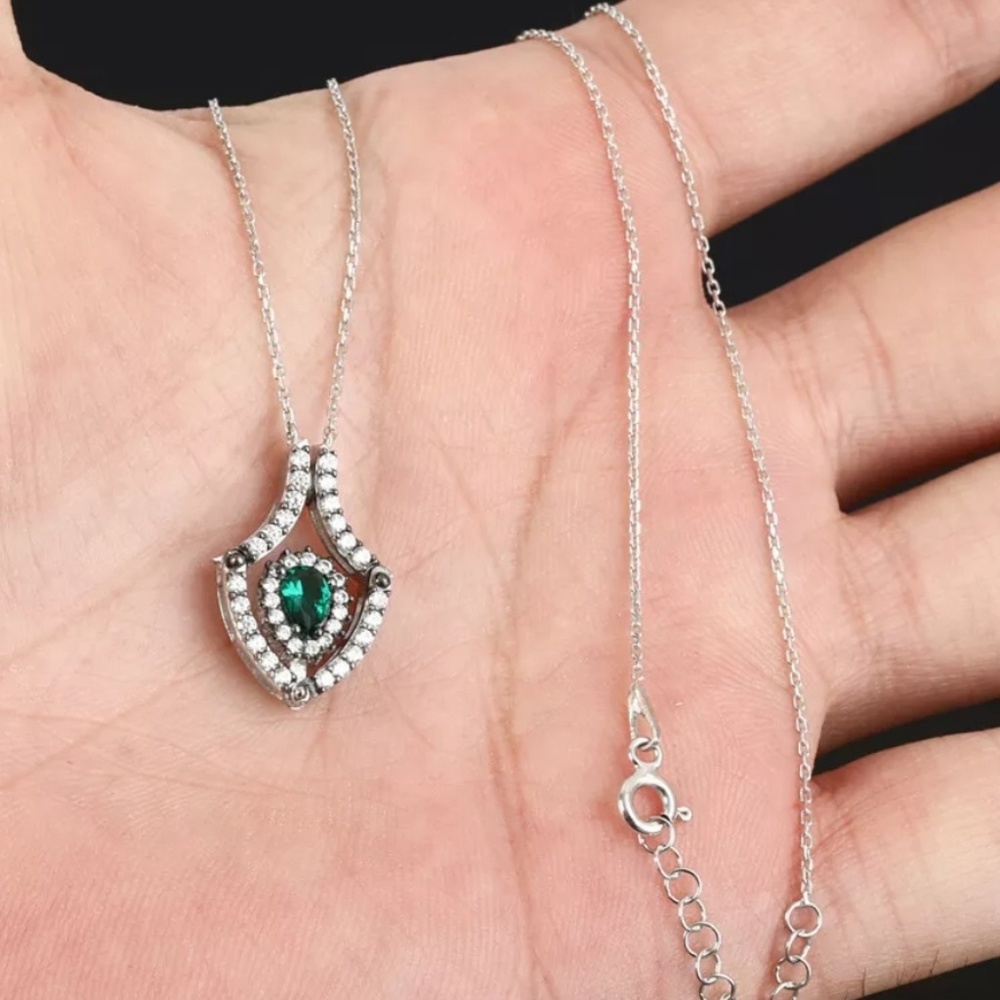 Emerald & white topaz Sterling magnetic Stunning necklace - Picture 2 of 3